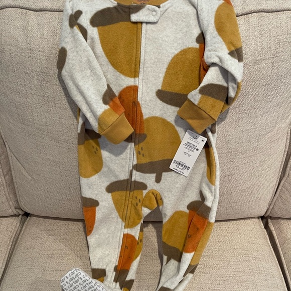 New with Tags Carters Fleece Pajamas 12 months - Picture 3 of 3